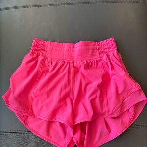DISCONTINUED lululemon lip gloss hotty hots (high rise) 2.5 length, size 4